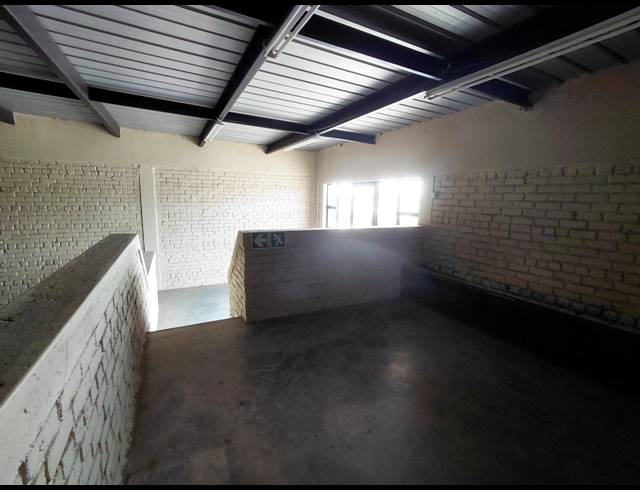 138M² WAREHOUSE TO LET IN POMONA